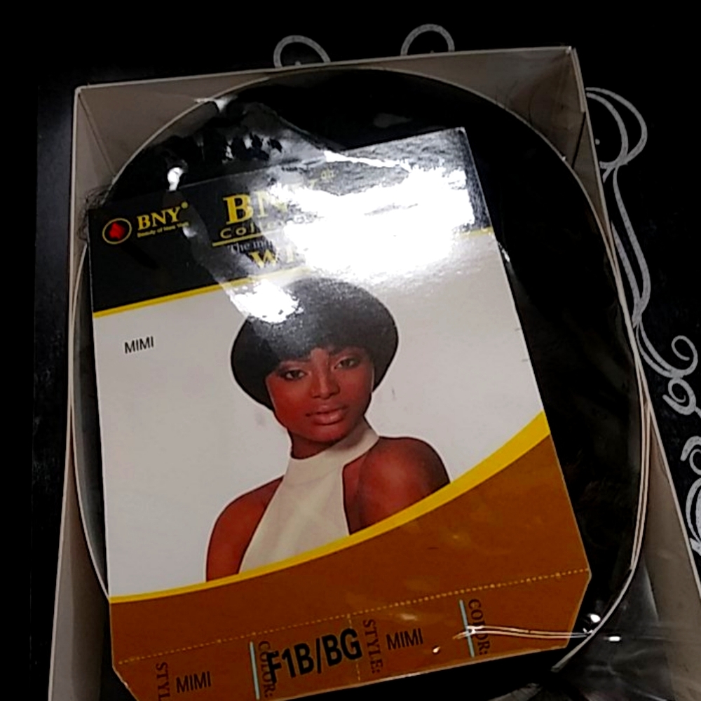 Wig black with auburn highlight